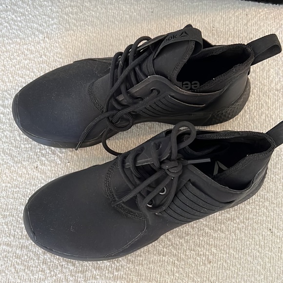 Black Reeboks - Picture 3 of 3